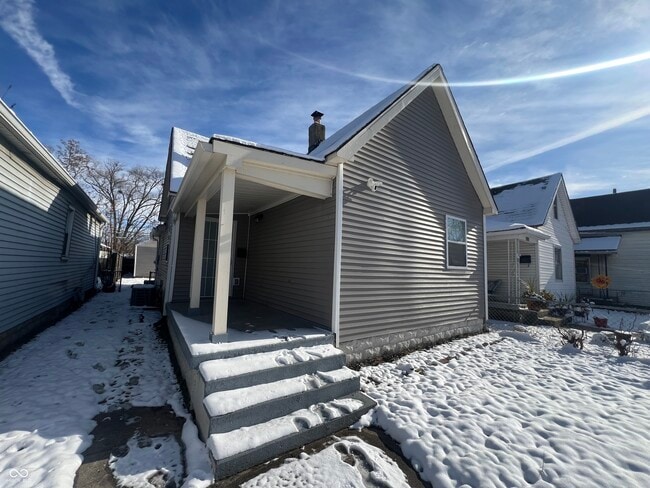 property at 2121 Webb St