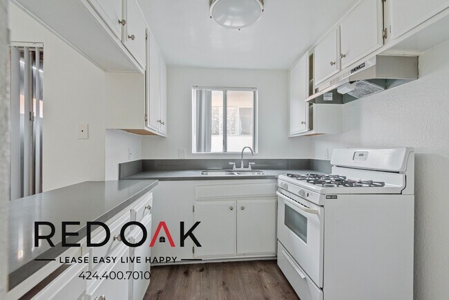 4069 Oakwood Ave in Los Angeles, CA - Building Photo - Building Photo