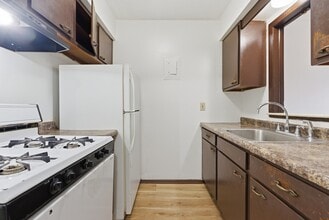 Meadow Ridge Apartments in Waterloo, IA - Building Photo - Building Photo