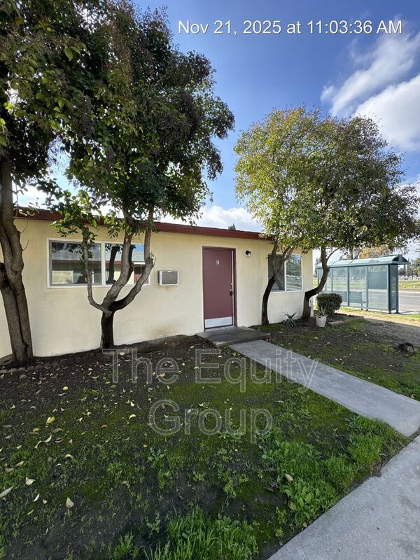 340 S Blackstone St in Tulare, CA - Building Photo - Building Photo
