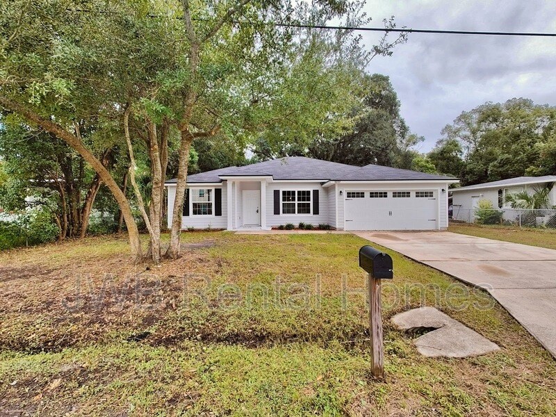 8231 Hewitt St in Jacksonville, FL - Building Photo