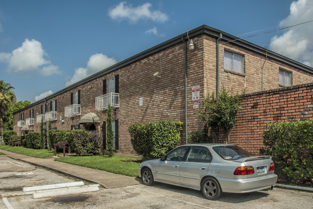 Royal Beechnut in Houston, TX - Building Photo