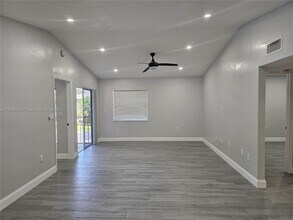 455 NE 210th Cir Terrace-Unit -202-18 in Miami, FL - Building Photo - Building Photo