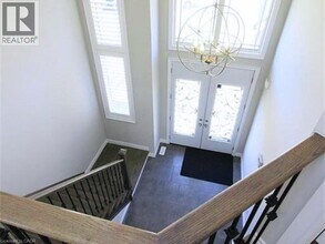 16 Riva Ct in Hamilton, ON - Building Photo - Building Photo