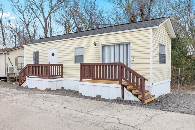 5015 39th St E in Dickinson, TX - Building Photo - Building Photo