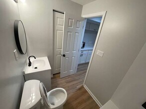 8025 Diving Cliff Ln in Springfield, VA - Foto de edificio - Building Photo