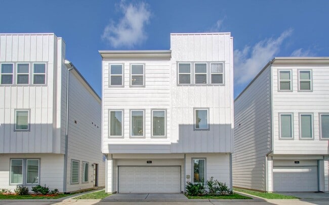 property at 1741 Cove Cres Ct