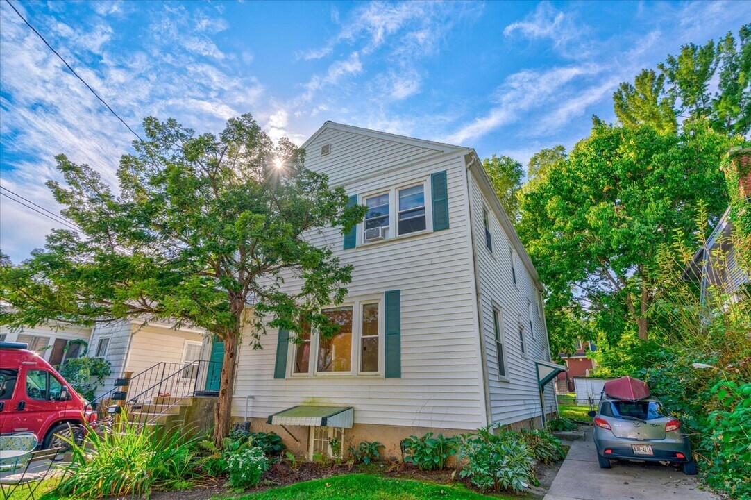 2615 Stevens St, Unit #A in Madison, WI - Foto de edificio