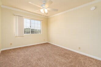 400 N Hollywood Way in Burbank, CA - Foto de edificio - Interior Photo