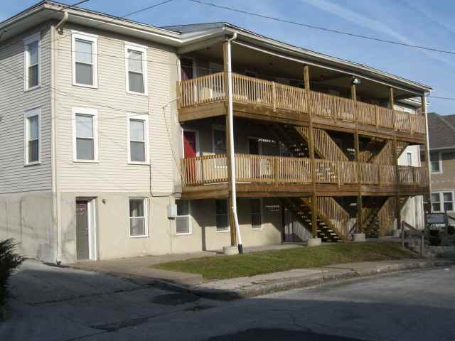 218 E 9th St in Davenport, IA - Building Photo