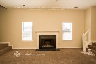 572 Lakewater View Dr in Stone Mountain, GA - Foto de edificio - Building Photo