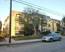 Klump Apartments in North Hollywood, CA - Building Photo - Building Photo