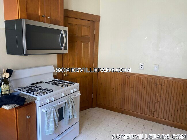 142 W Adams St
