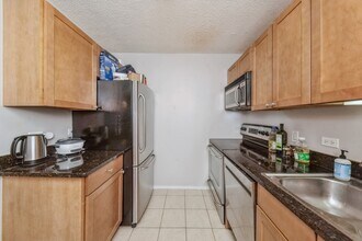 30 E Huron St, Unit 2803 in Chicago, IL - Building Photo - Building Photo