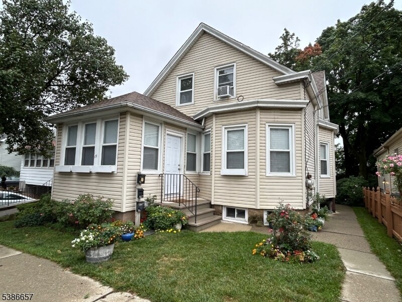 15 N 14th St in Hawthorne, NJ - Building Photo