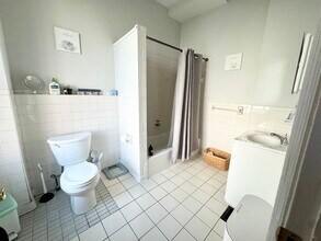 94 Mount Pleasant Ave, Unit 1 in Boston, MA - Foto de edificio - Building Photo