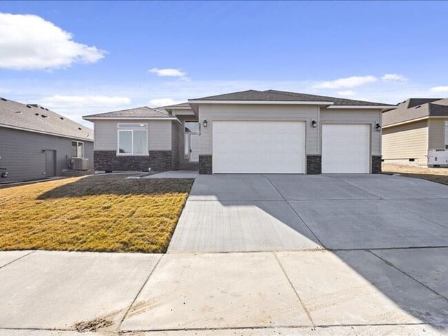 6869 W 35th Ave in Kennewick, WA - Building Photo - Building Photo