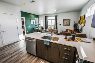 Camino Real Apartments in Santa Fe, NM - Foto de edificio - Building Photo