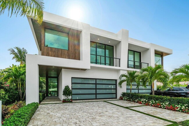 326 NE Wavecrest Way in Boca Raton, FL - Building Photo - Building Photo
