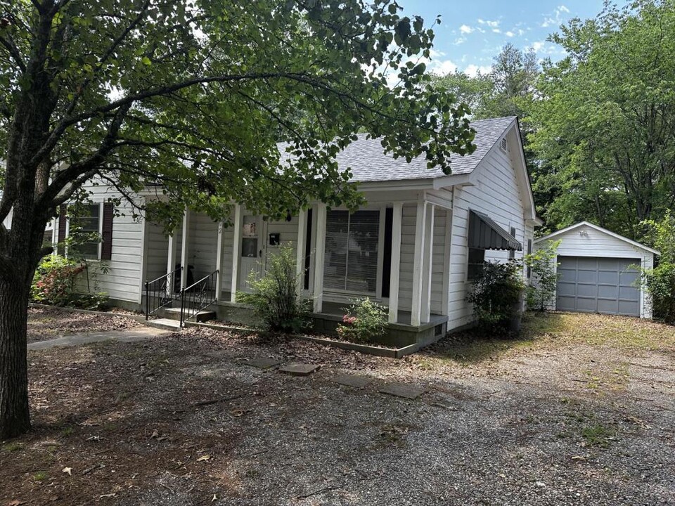 102 Chitwood St in Hot Springs, AR - Building Photo