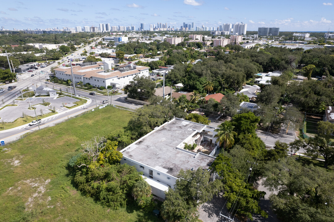 1595 NE 145th St in Miami, FL - Building Photo