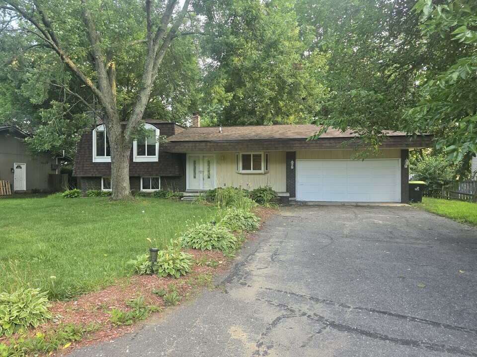 340 Union Lake Rd in White Lake, MI - Building Photo