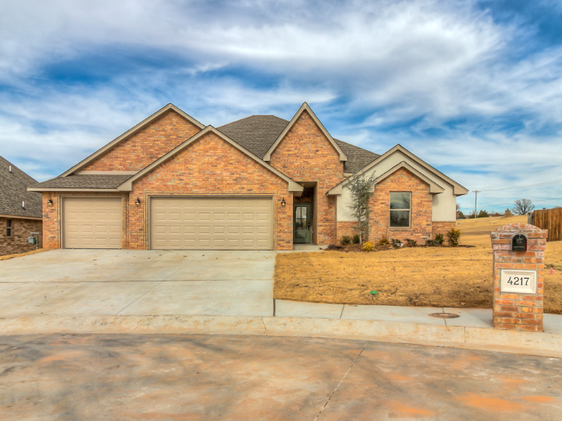 4217 Carmina Dr in Edmond, OK - Building Photo