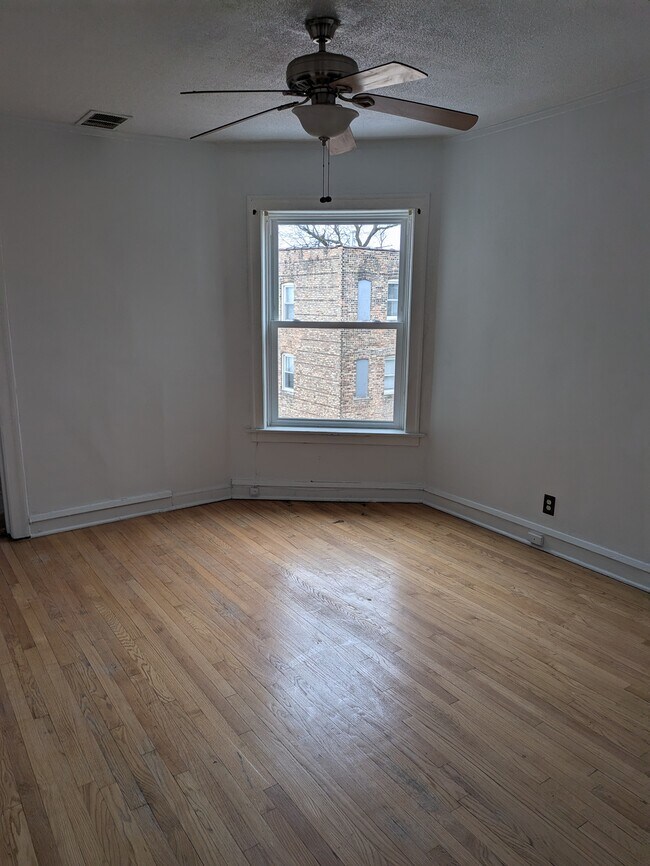 8010 S Marshfield Ave, Unit 2 in Chicago, IL - Building Photo - Building Photo