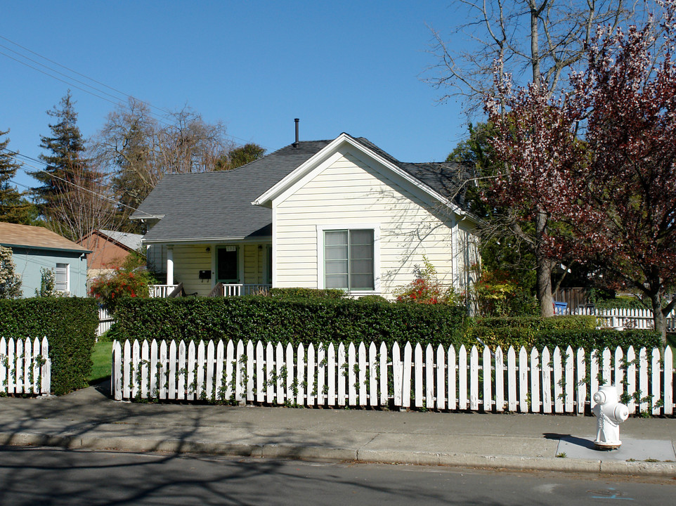 732 Wright St in Santa Rosa, CA - Building Photo