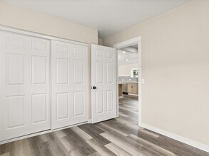 2221 NE 9th Ave in Hillsboro, OR - Foto de edificio - Building Photo