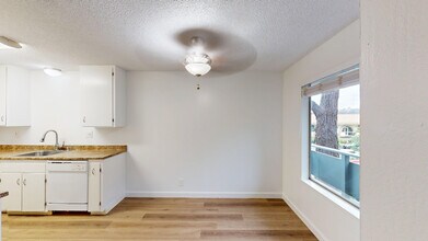 827 Las Gallinas Ave in San Rafael, CA - Building Photo - Building Photo