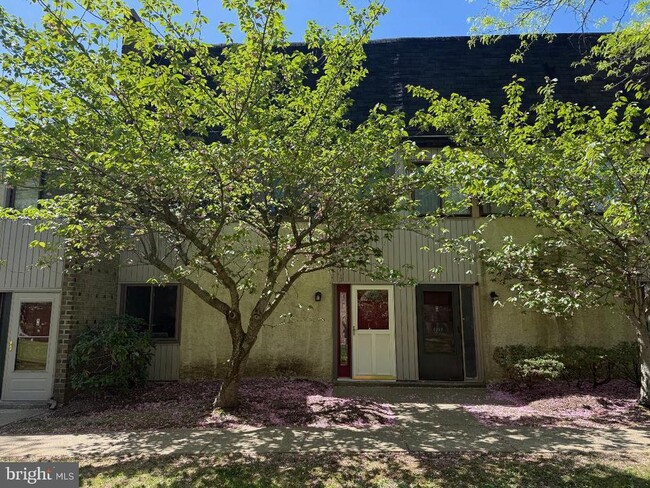 property at 4808 Oxford Ct