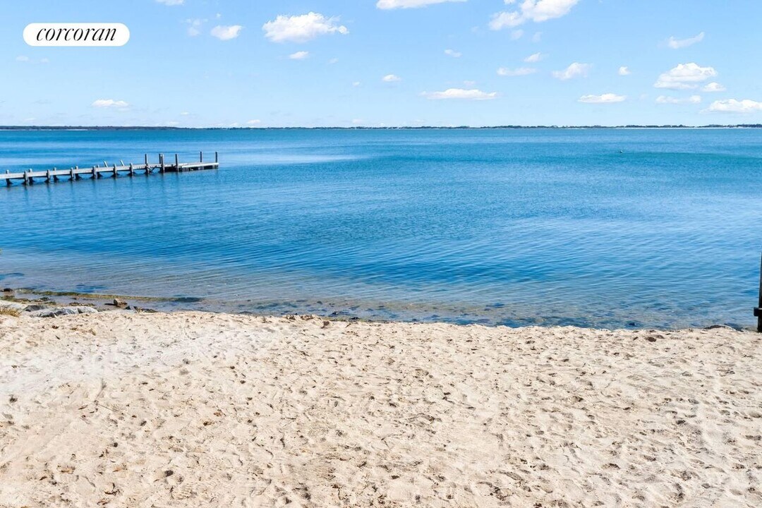 169 Bay Ave in Hampton Bays, NY - Building Photo