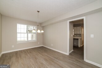 1097 Hidden Brook Trail in Atlanta, GA - Foto de edificio - Building Photo