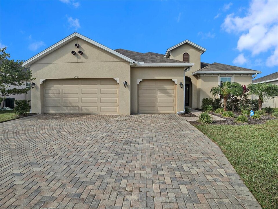 6738 Devesta Lp in Palmetto, FL - Foto de edificio