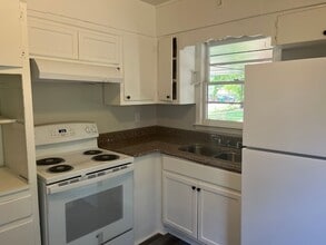 838 Needle Dr in Forest Park, GA - Building Photo - Building Photo