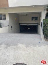5016 Bakman Ave-Unit -303 in Los Angeles, CA - Building Photo - Building Photo