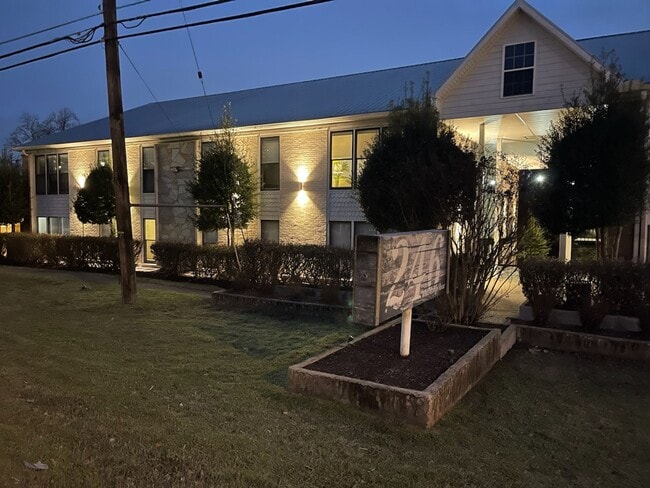 246 White Bridge Rd in Nashville, TN - Foto de edificio - Building Photo