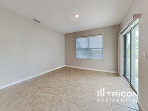 5765 Arlington River Dr. in Lakeland, FL - Foto de edificio - Building Photo