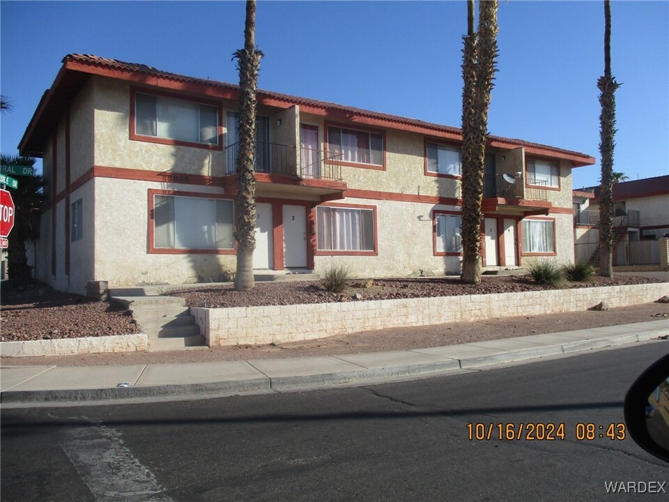 1085 Chaparral Dr-Unit -3 in Bullhead City, AZ - Foto de edificio