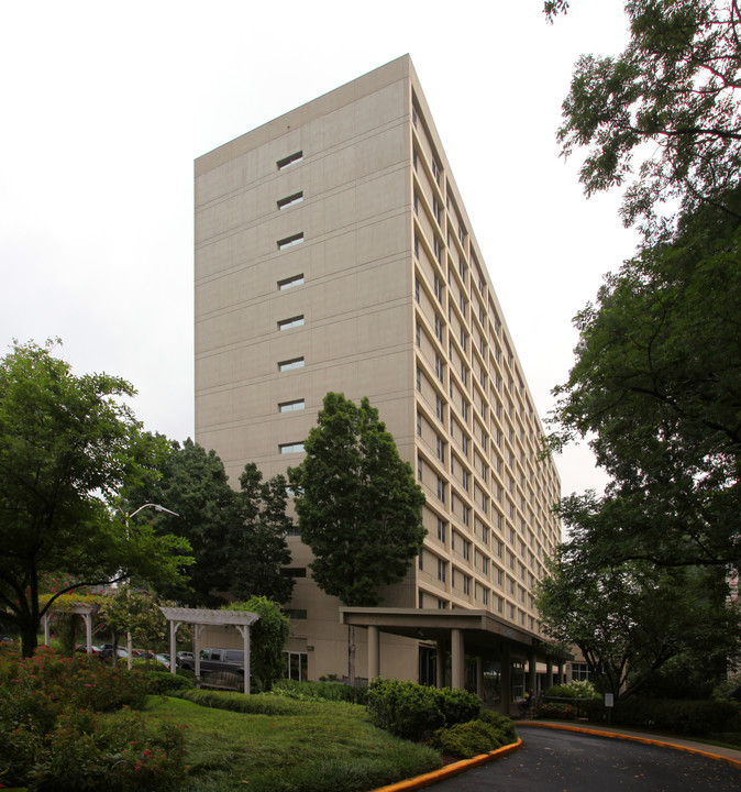 Clairmont Oaks in Decatur, GA - Foto de edificio