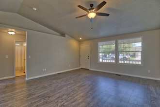 13529 W Hazelnut St in Boise, ID - Foto de edificio - Building Photo