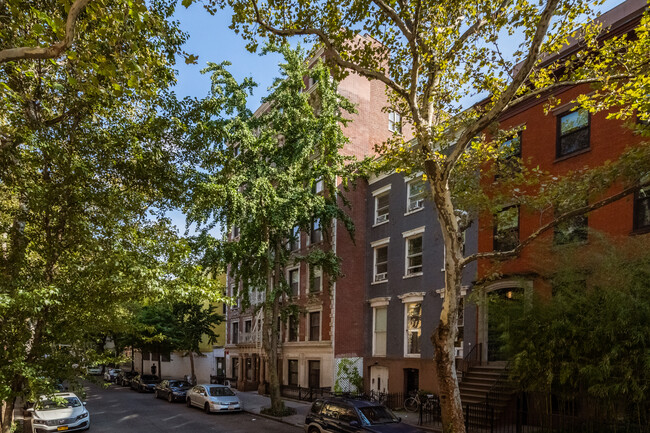 126 W 11th St in New York, NY - Foto de edificio - Building Photo