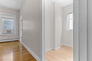 157 Lexington St, Unit #2 in Boston, MA - Building Photo - Building Photo