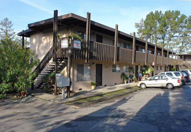 Hidden Knolls Apartments in San Rafael, CA - Building Photo - Building Photo