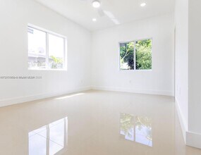 817 NW 7th Ave in Hallandale Beach, FL - Building Photo - Building Photo