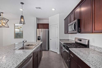 16009 W Smoketree Dr in Sun City West, AZ - Building Photo - Building Photo