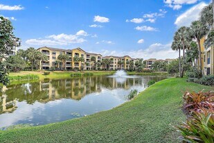 300 Uno Lago Dr, Unit 204 in Juno Beach, FL - Building Photo