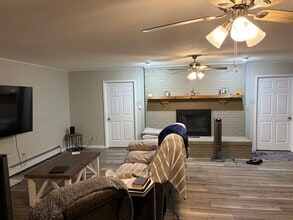 920 N Walnut St, Unit 920 Walnut in Olney, IL - Building Photo - Building Photo