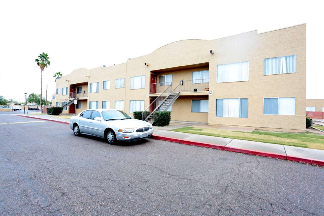 Brighton Place Apartments in Phoenix, AZ - Foto de edificio